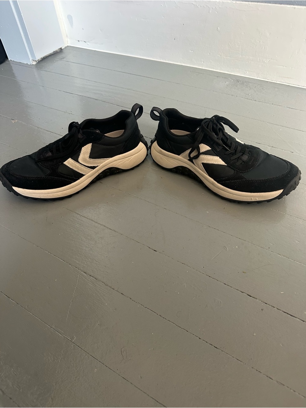 KEEN KS86 Retro Trail Sneakers | Black & Cream | Size 9